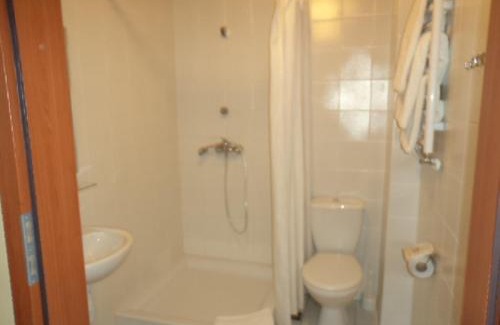 Rawa Mazowiecka Bed & Breakfast | Oceanfront Retreat at Obiekt Tatar - Pet Friendly & Accessible