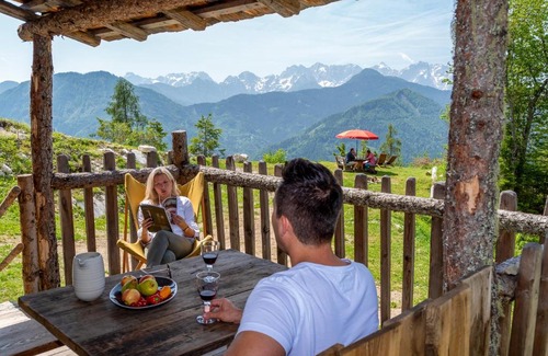 Eisenkappel-Vellach Ski Chalet | Top-Rated Obiralmhütte Fladung: Family & Pet-Friendly Retreat