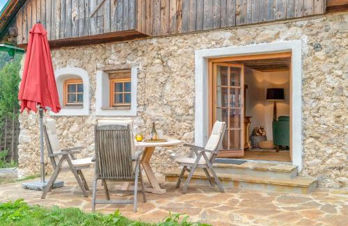 Eisenkappel-Vellach Ski Chalet | Discover Obiralmhütte Mosgan: 4-Star Retreat with Pool