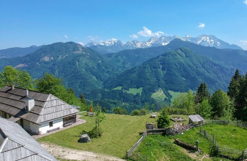 Eisenkappel-Vellach Ski Chalet | Obiralmhütte Meierhof: Pet-Friendly Retreat with Spa Access