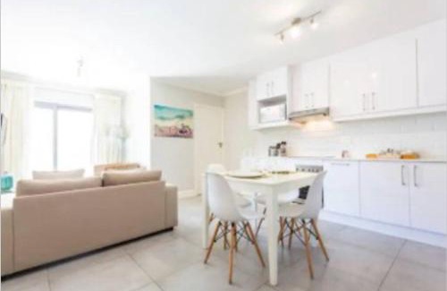Observatory Apartment | Modern Deluxe Stays at The Paragon in Central Cape Town