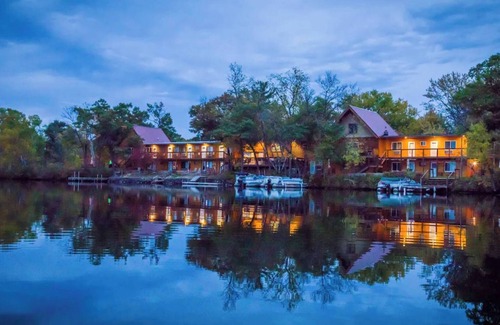 Rice Lake Cabin | Discover Room 9 at Curriers Lakeview Lodge - Family-Friendly