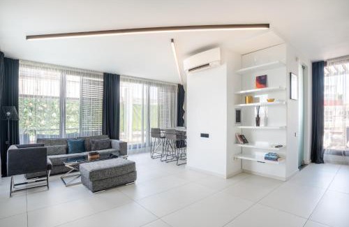 rayon Triaditsa Apartment | Obsidian Peak