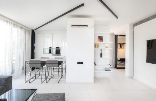 rayon Triaditsa Apartment | Obsidian Peak