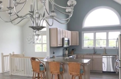 Manteo House | Guest Rated 10/10: Pirate's Cove Resort with Waterfront Access