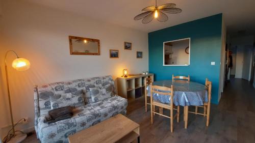La Chaume Apartment | Oceanview Retreat: Océane Flore Appart with Pet-Friendly Perks