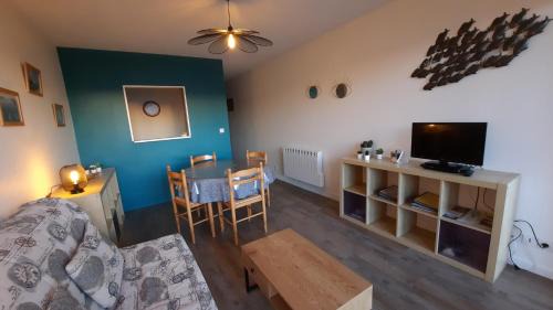La Chaume Apartment | Oceanview Retreat: Océane Flore Appart with Pet-Friendly Perks