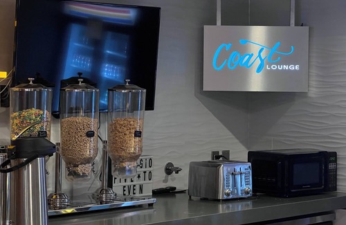 East Side Costa Mesa Hotel | Top-Rated OC Hotel Costa Mesa with Pool & Spa Amenities
