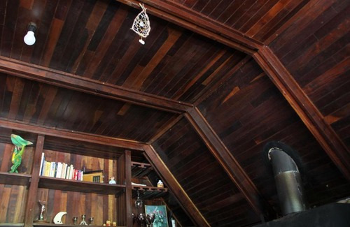 Delfim Moreira Cabin | Pet-Friendly Getaway at Oca Chalé with Breakfast Included