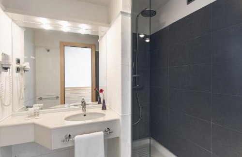 Fonte Meravigliosa Hotel | Pet-Friendly Occidental Aran Park with Inviting Pool & Dining