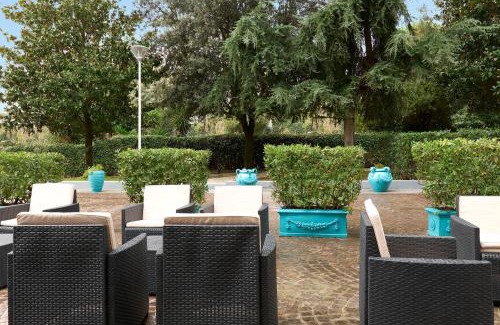 Fonte Meravigliosa Hotel | Pet-Friendly Occidental Aran Park with Inviting Pool & Dining