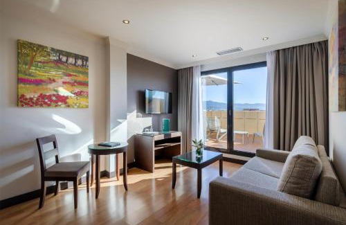 Figares Hotel | Discover Comfort at Occidental Granada: 4-Star Family Haven