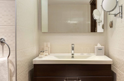 Talimhane Hotel | Discover Occidental Taksim: Poolside Relaxation Awaits