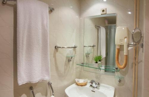 Santiago de Vigo Hotel | Discover Occidental Vigo: 4-Star Comfort and Family Friendly
