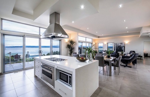 Coles Bay House | Oceaan 101 - Freycinet Holiday Houses with Oceanfront Views