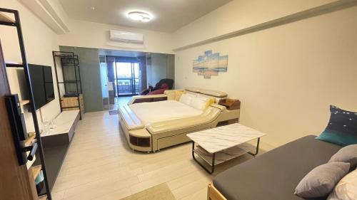 Toucheng Apartment | Scenic Hot Springs Retreat with Family-Friendly Amenities