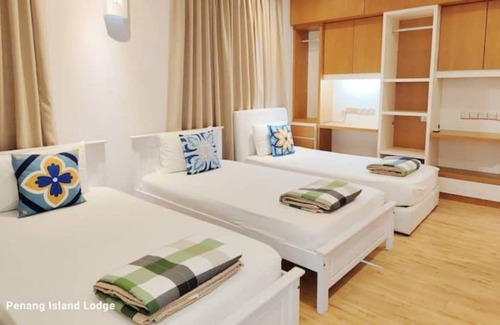Tanjung Bungah House | Beachfront Escape: Ocean 19 at Shamrock Villa for Groups
