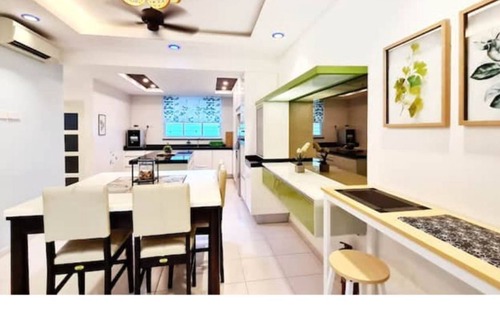 Tanjung Bungah House | Beachfront Escape: Ocean 19 at Shamrock Villa for Groups