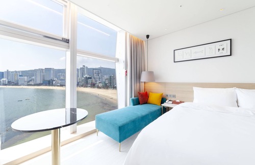Suyeong-Gu Hotel | Ocean 2 Heaven: Eco-Friendly Retreat with Pool Access