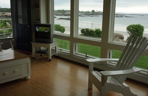Biddeford House | Oceanfront Cottage with Breathtaking Views and Amenities