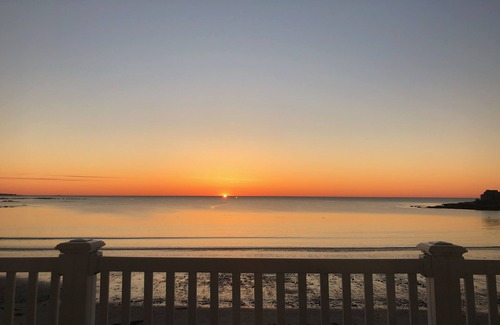 Biddeford House | Oceanfront Cottage with Breathtaking Views and Amenities