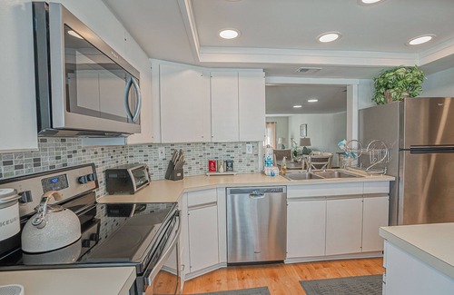 Saint Helena Island Condo | Unwind with Ocean and Pool Views from Your Porch Retreat
