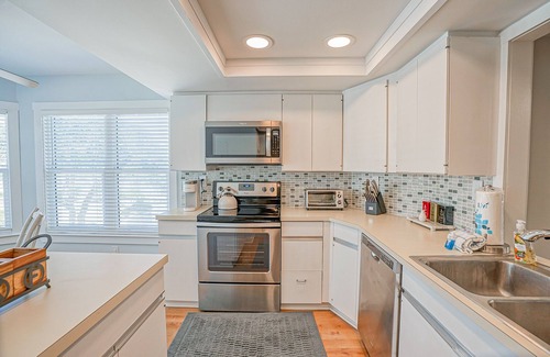 Saint Helena Island Condo | Unwind with Ocean and Pool Views from Your Porch Retreat