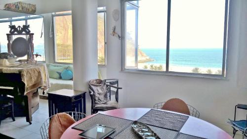 Leme Apartment | Oceanfront Apartment with Hot Tub & Ocean View