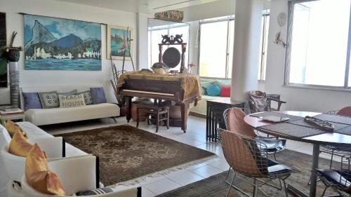 Leme Apartment | Oceanfront Apartment with Hot Tub & Ocean View