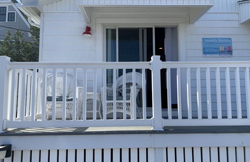 Ogunquit - Wells House | Cozy Ocean Avenue Beach Rental Steps from Moody Beach