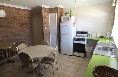 Jurien Bay Ski Chalet | Ocean Beach Chalet 15: Ideal for Family Getaways by the Sea