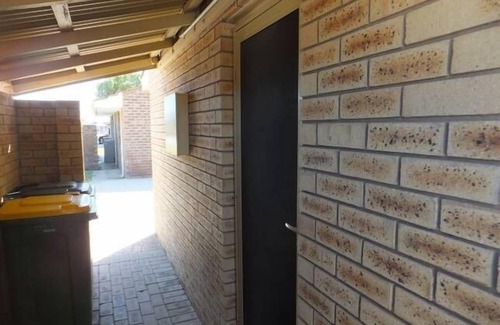 Jurien Bay Ski Chalet | Ocean Beach Chalet 15: Ideal for Family Getaways by the Sea