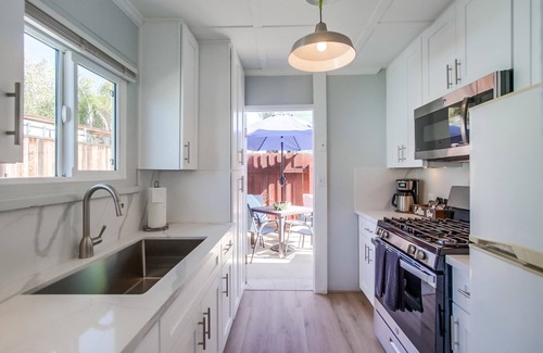 Ocean Beach Cottage | Ocean Beach Cottage: Ideal Getaway with Oceanfront Bliss