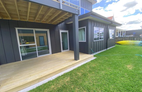 Whangamata House | Ocean Bliss Retreat: Modern 4-Bedroom Home Steps from Beach and Shops