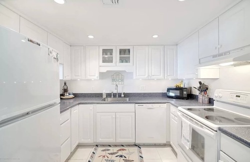 Ship Bottom Condo | Ocean Block Retreat: Pool, Spa & Top-Rated Location