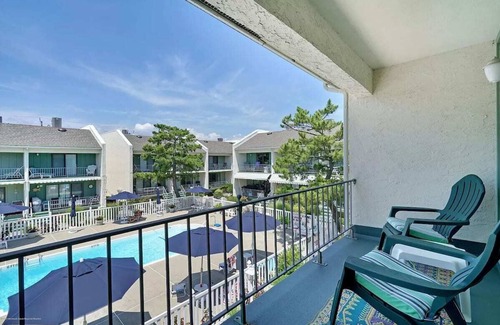 Ship Bottom Condo | Ocean Block Retreat: Pool, Spa & Top-Rated Location