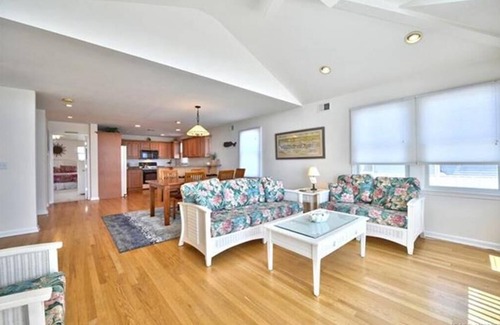 Surf City House | Beachside Retreat with Rooftop Deck and Family Amenities