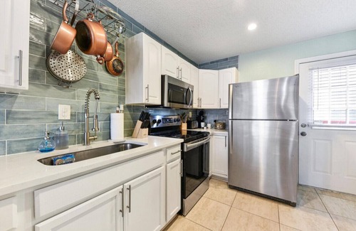 Jacksonville Beach Villa | Ideal Ocean Blue Cottage 2: Steps to the Beach Awaits You