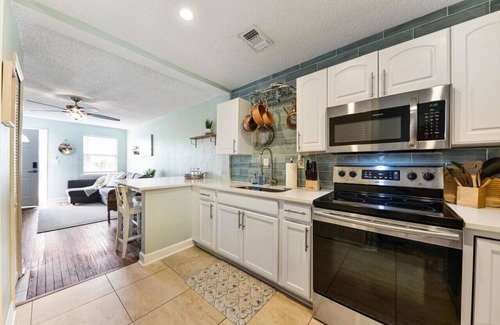 Jacksonville Beach Villa | Ideal Ocean Blue Cottage 2: Steps to the Beach Awaits You