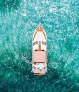 Zona Hotelera Boat Rental | Discover Ocean Blue: Family-Friendly Beachside Retreat