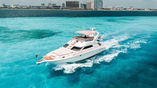 Zona Hotelera Boat Rental | Discover Ocean Blue: Family-Friendly Beachside Retreat
