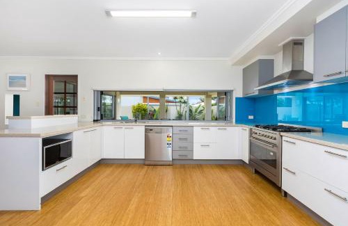 Kingscliff House | Relax at Ocean Blue On Salt Beach: 4-Star Family Getaway