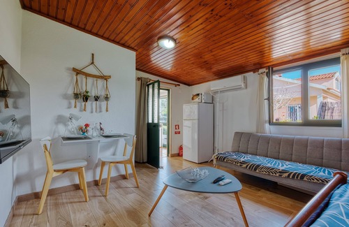 Mafra House | Ocean Blue Studio: Mountain View, Barbecue & Bikes Await