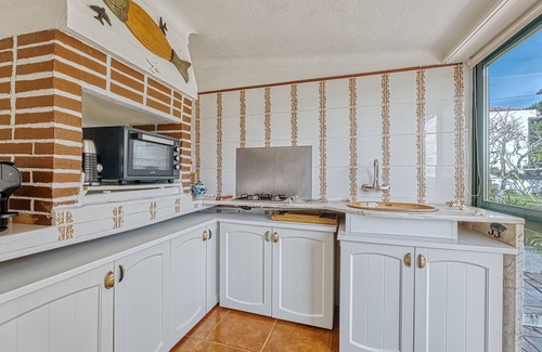 Mafra House | Ocean Blue Studio: Mountain View, Barbecue & Bikes Await