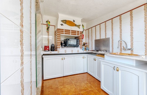 Mafra House | Ocean Blue Studio: Mountain View, Barbecue & Bikes Await