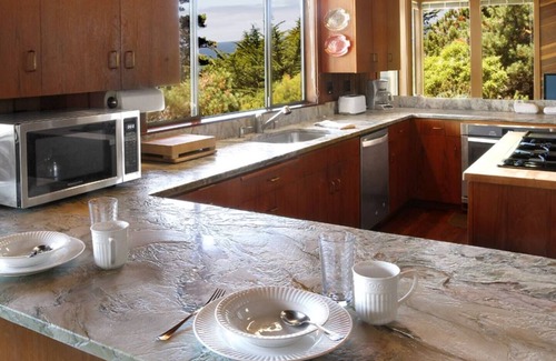 Jenner House | Ocean Bluff Serenity: Oceanfront Oasis with Spa Retreat