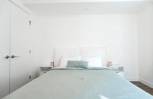 Downtown Apartment | Ocean Breeze 2 bed Apt with FREE PARKING in Santa Monica