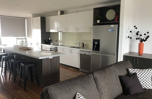 Portland Apartment | Ocean Breeze Apartment Portland: Guest Rated 10/10 with Ocean Views