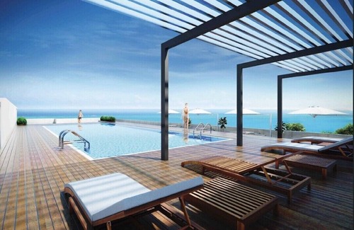 Daluwakotuwa Apartment | Ocean Breeze Studio: Relaxing Retreat with Ocean View Pool
