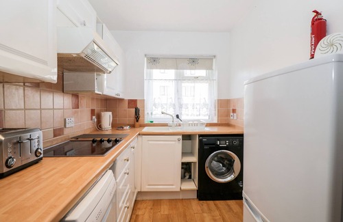 Brean Cottage | Relax at Ocean Breeze with Oceanfront Views & Pet-Friendly Stay